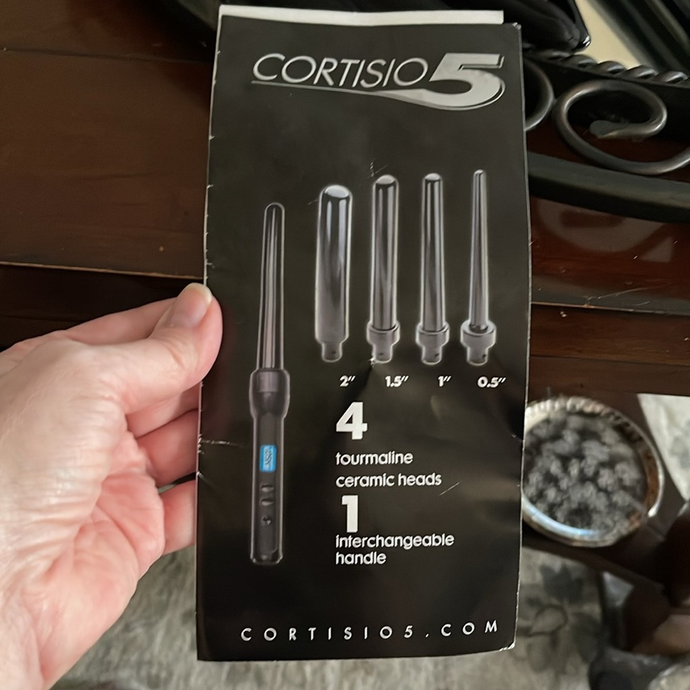 NWOT Cortisio 5 in 1 curling iron set - Picture 2 of 2